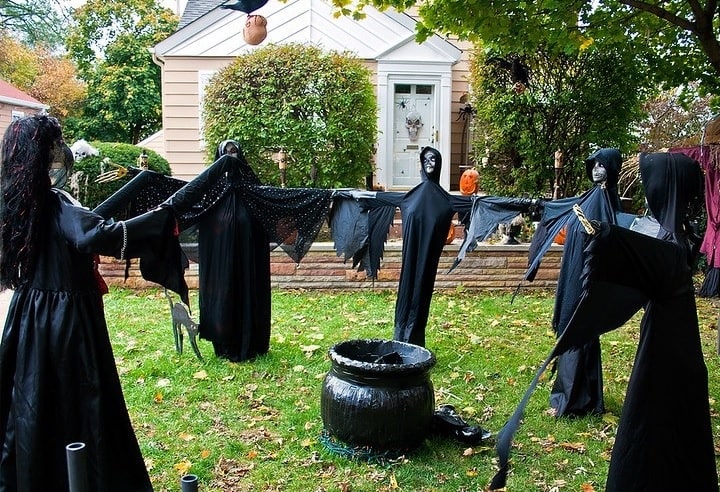 Dancing witches decoration