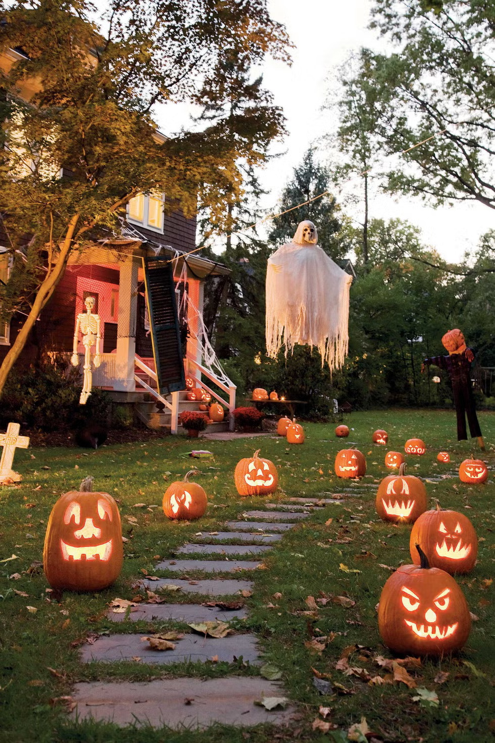 Spooky Front Yard Halloween Garden Decorations