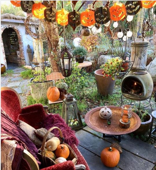 Pretty Pumpkin Paper Chains Halloween Garden Decorations