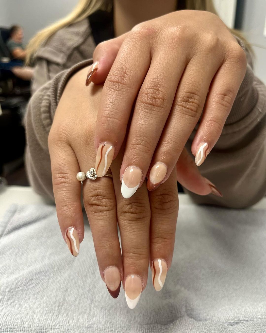 White & Brown Nail Art