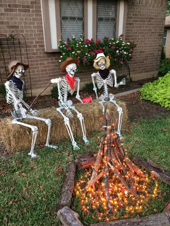 Skeletons Around the Camp Fire Halloween Garden Decorations