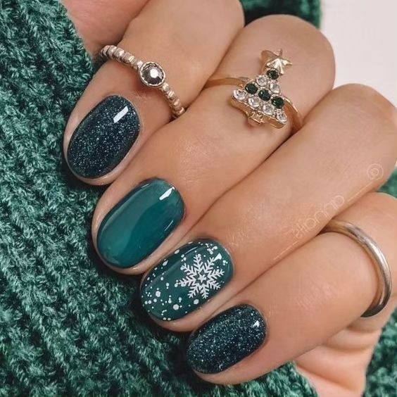 Simple Christmas Nail Ideas