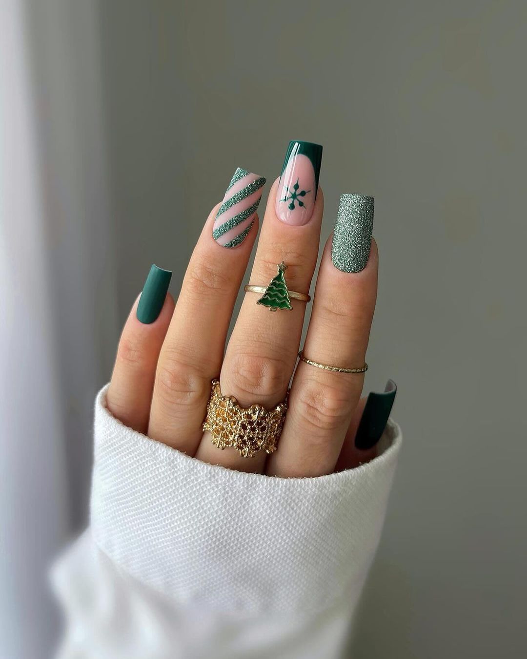 Simple Christmas Nail Ideas