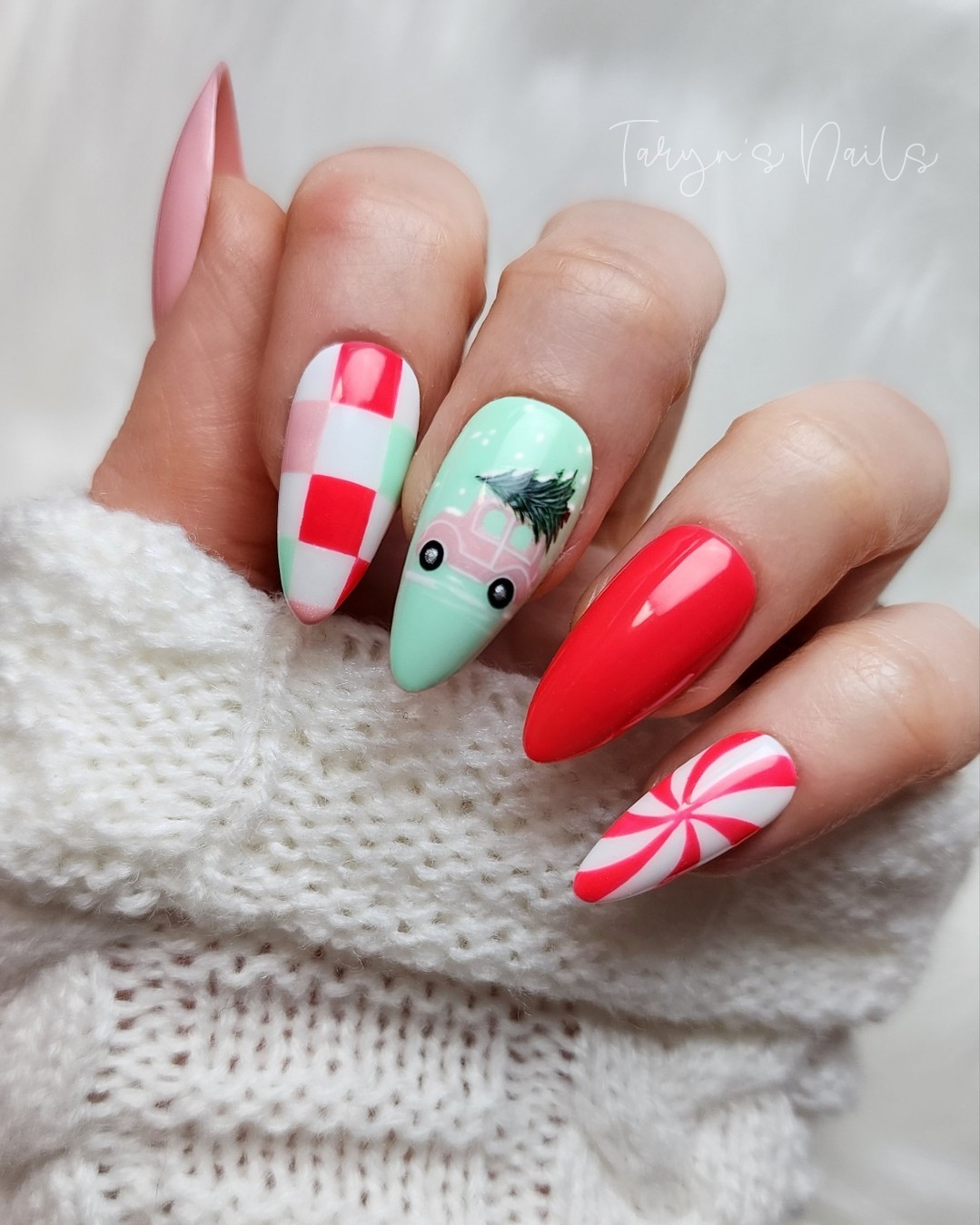 Simple Christmas Nail Ideas